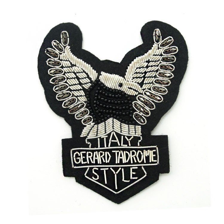 東莞廠家專(zhuān)業(yè)定做印度絲繡花章卡通金屬立體繡布貼胸章可定制LOGO